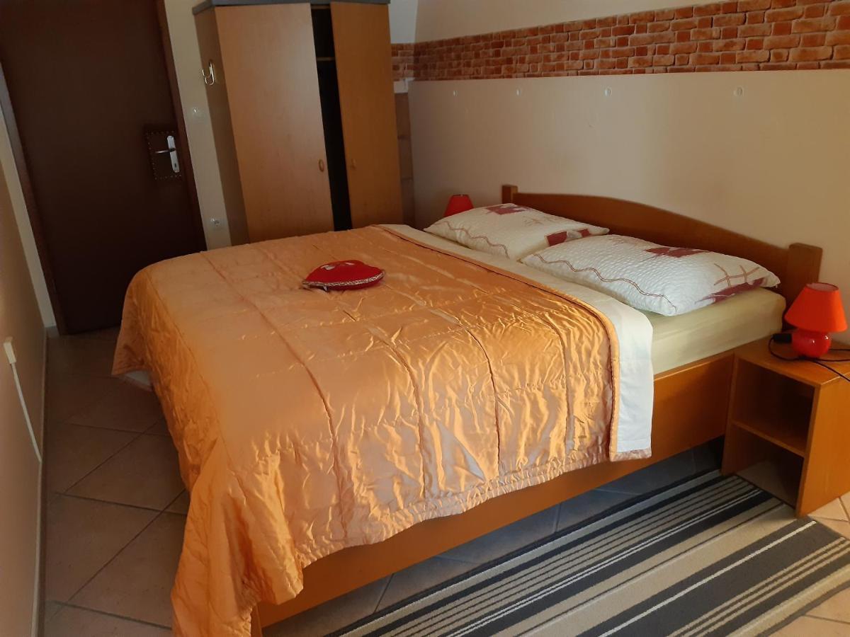 Apartma Na Starem Placu Idrija Zewnętrze zdjęcie