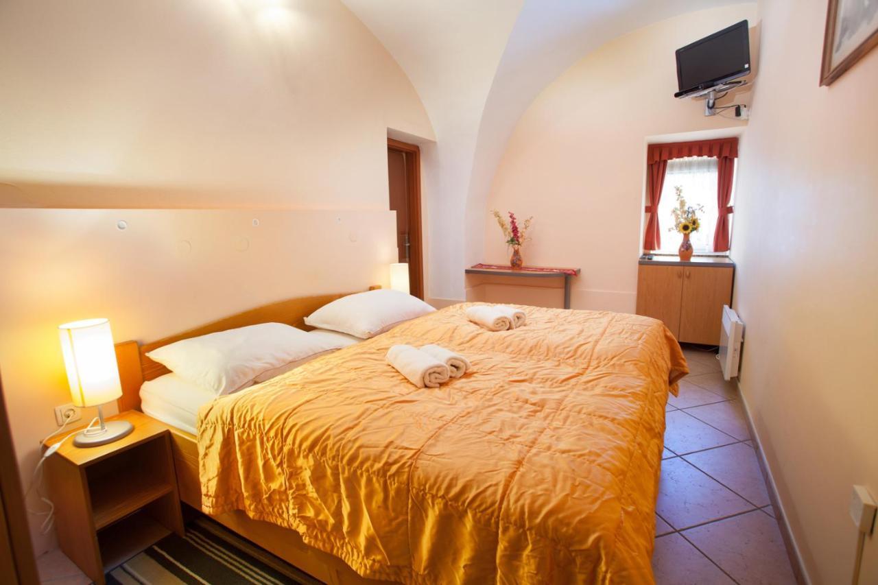 Apartma Na Starem Placu Idrija Zewnętrze zdjęcie